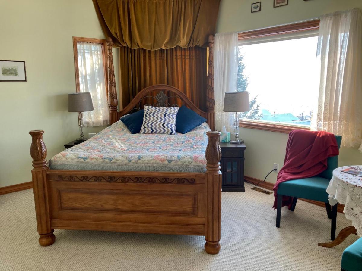 Rocky Mountain View Bed & Breakfast Cochrane Buitenkant foto